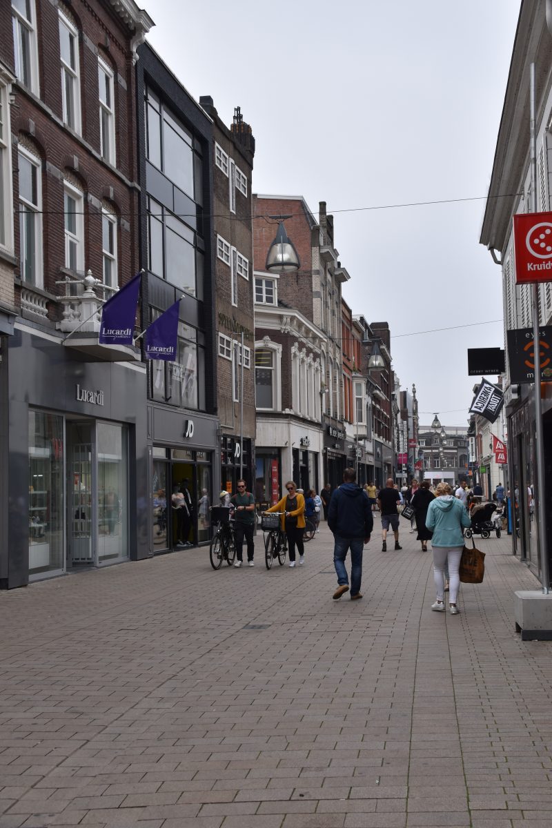 Heuvelstraat Tilburg, Winkelcentrums